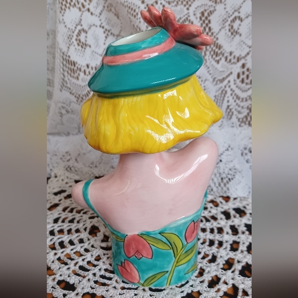 BODACIOUS BABES BY JOYCE SHELTON FIGURAL VASE W/HANGING MESSAGE PLAQUE 4x4x7.5 - Picture 3 of 15